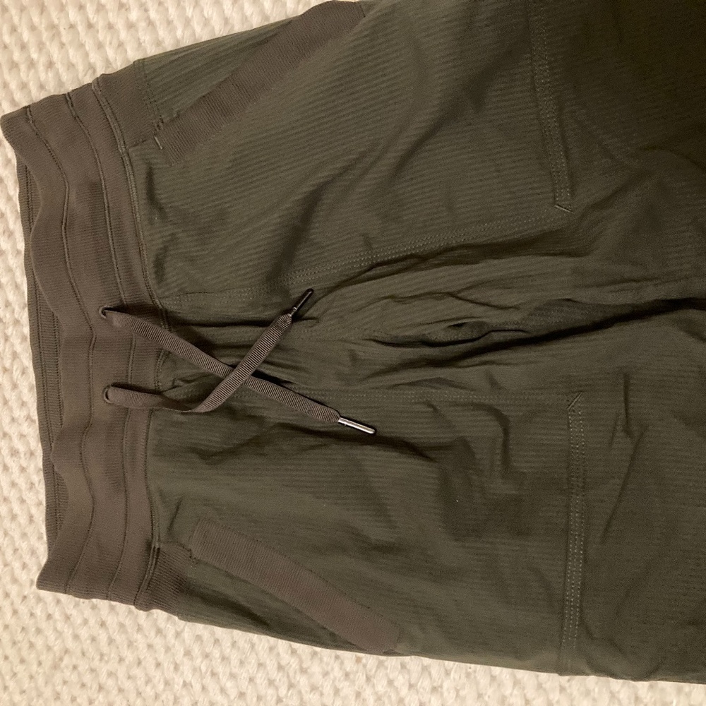 Lululemon olive track/wind pant size 2